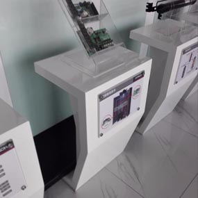 木質(zhì)展示柜 說明牌柜