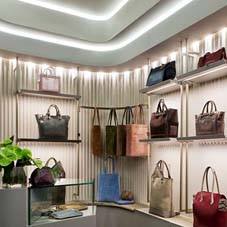 哈爾濱展柜廠訂做皮具展柜